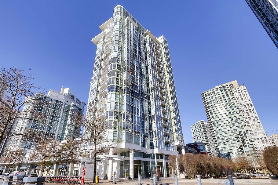 1807 1077 Marinaside Crescent Vancouver, BC - 1