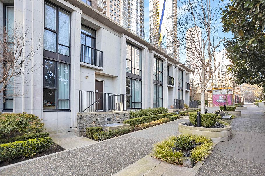 1455 Strathmore Mews Vancouver, BC - 28