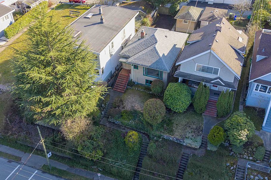 3910 W 10th Avenue Vancouver, BC - 1