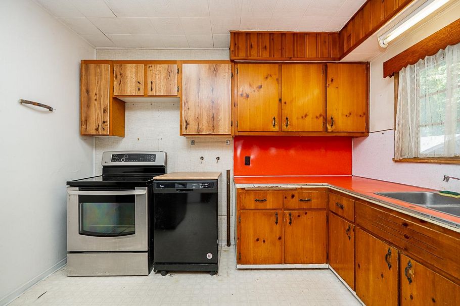 2212 Old Dollarton Road North Vancouver, BC - 17