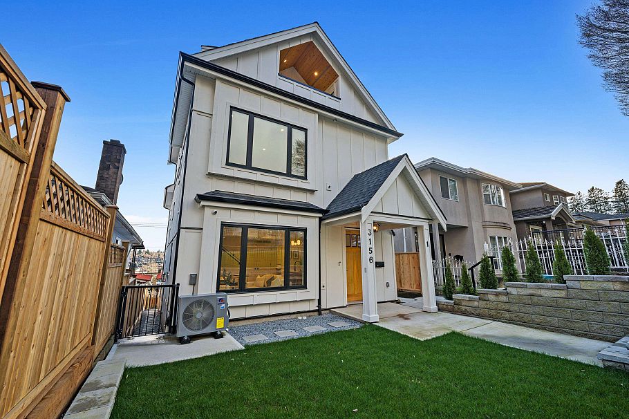 3156-1 E 8th Avenue Vancouver, BC - 2