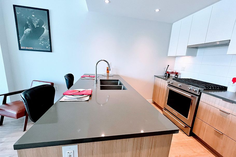 1205 3430 E Kent Avenue South Vancouver, BC - 12