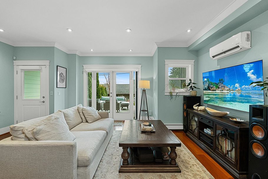 307 E 6th Street North Vancouver, BC - 19