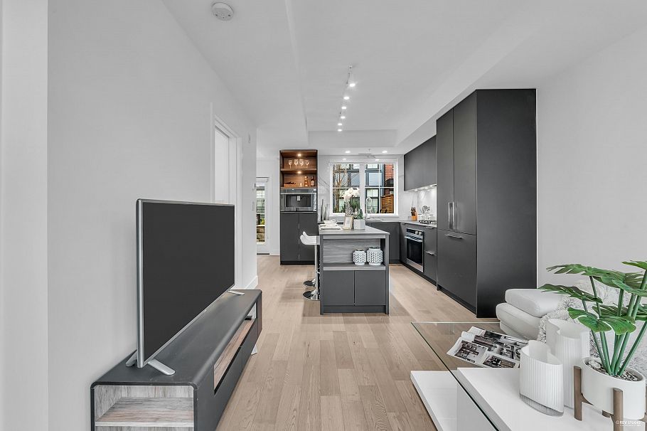 118 2070 Curling Road North Vancouver, BC - 4