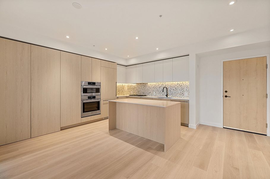 520 2471 St George Street Vancouver, BC - 4