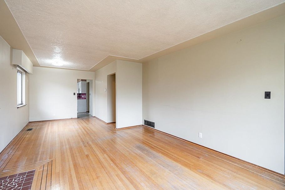 3484 E 25th Avenue Vancouver, BC - 5