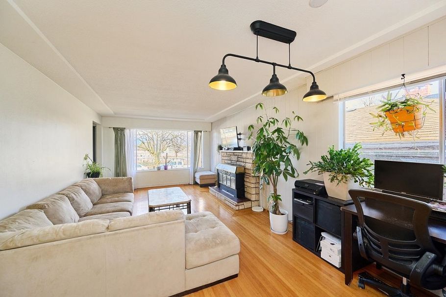 50 E 37th Avenue Vancouver, BC - 4