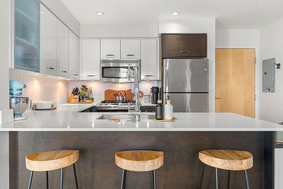 206 935 W 16th Street North Vancouver, BC - 7