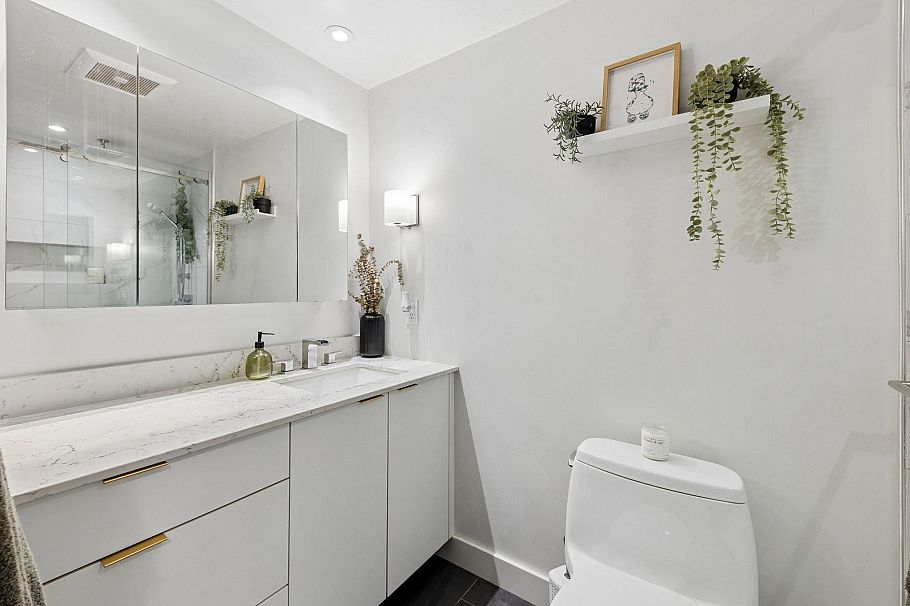 101 175 E 5th Street North Vancouver, BC - 23