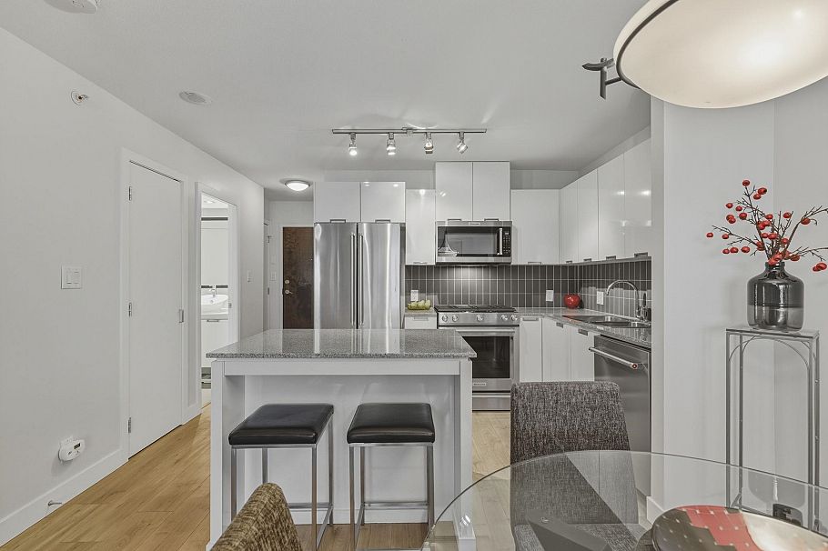 1102 151 W 2nd Street North Vancouver, BC - 7