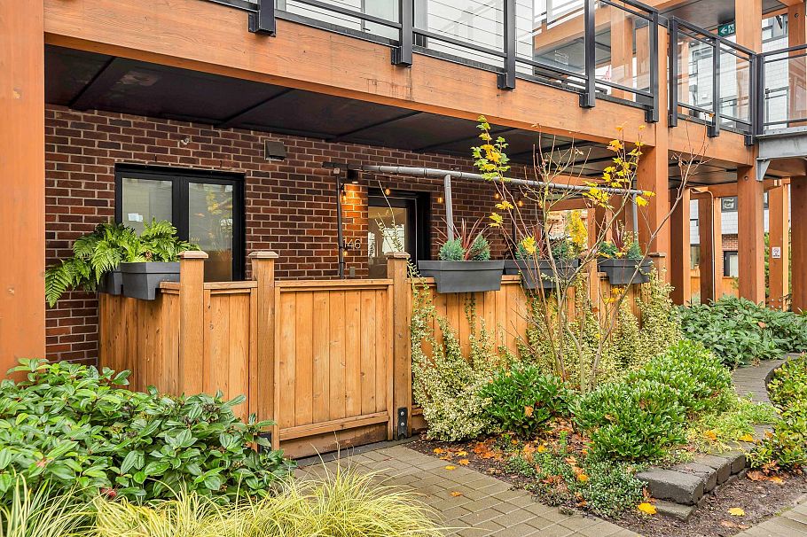 146 545 E 2nd Street North Vancouver, BC - 4