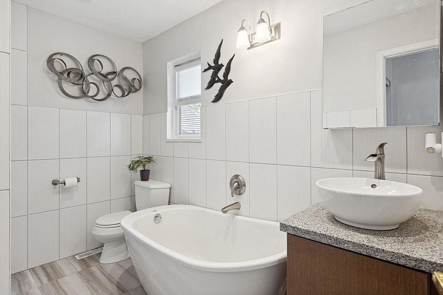 1501 Ostler Court North Vancouver, BC - 26