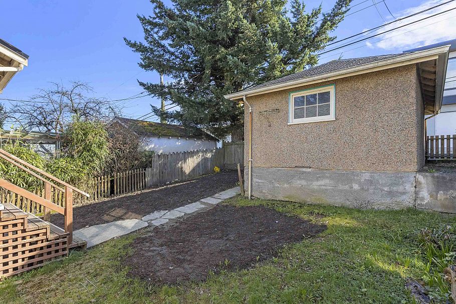 3910 W 10th Avenue Vancouver, BC - 20