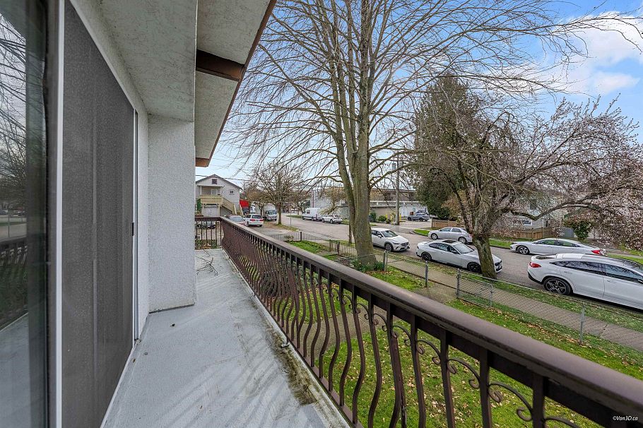 1961 E 50th Avenue Vancouver, BC - 26