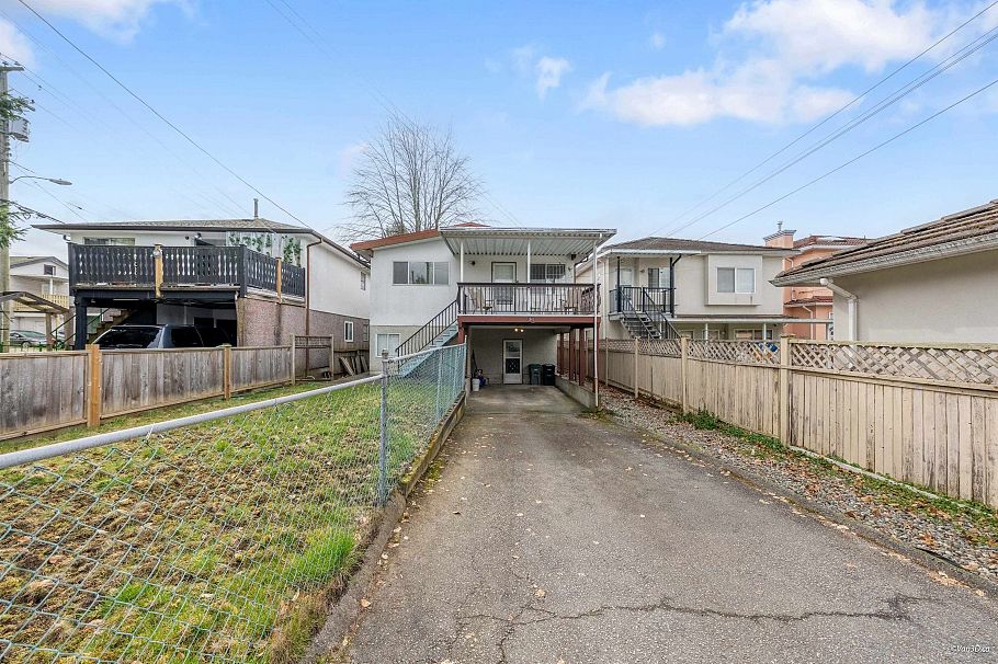 1961 E 50th Avenue Vancouver, BC - 35