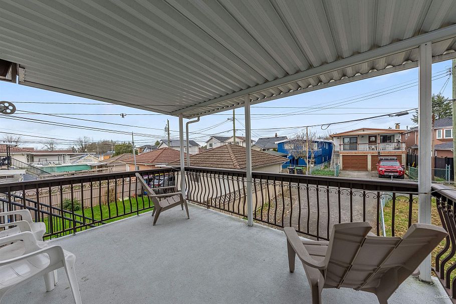 1961 E 50th Avenue Vancouver, BC - 36