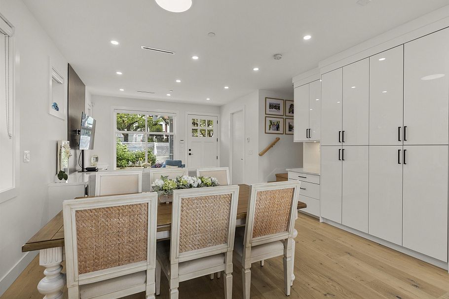 2666 E 6th Avenue Vancouver, BC - 17