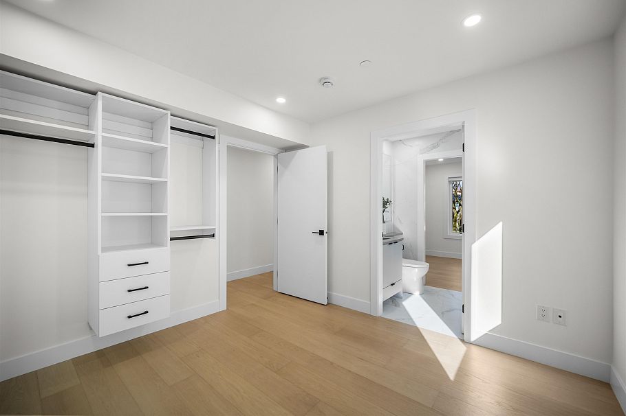 1 3576 E Pender Street Vancouver, BC - 11