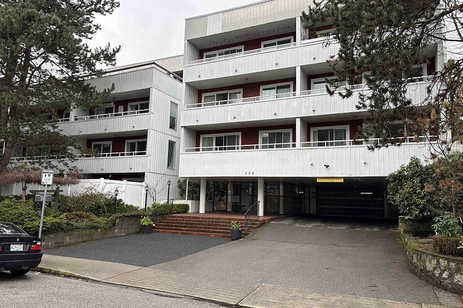 302 250 W 1st Street North Vancouver, BC - 27