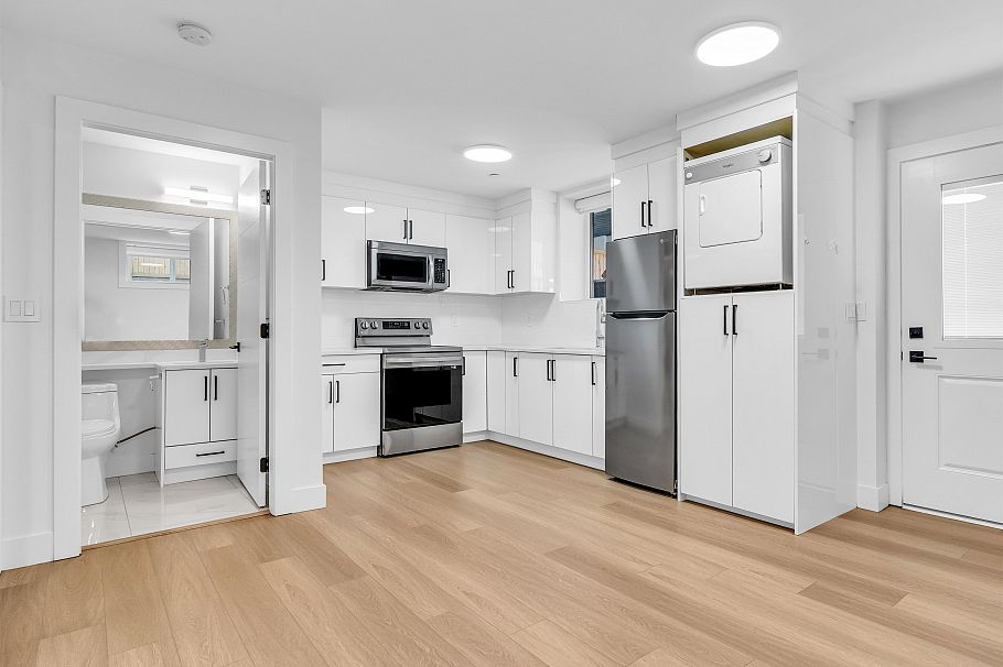 2666 E 6th Avenue Vancouver, BC - 34