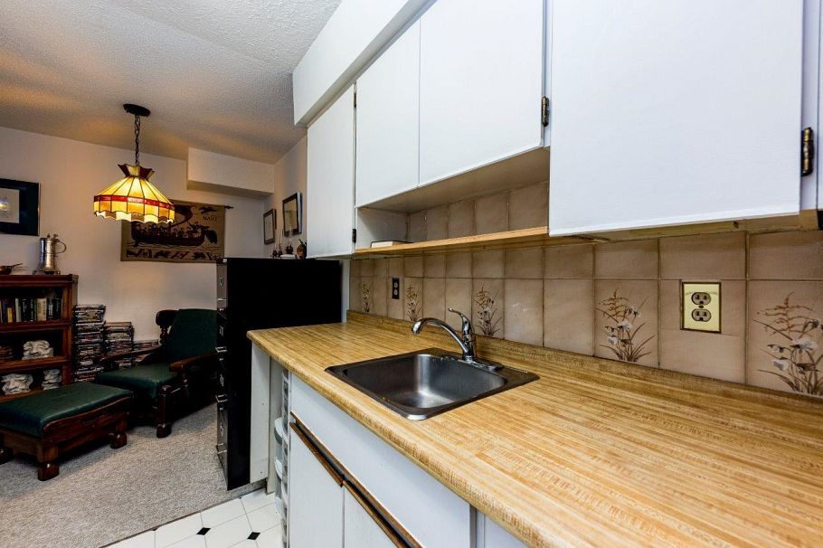 302 250 W 1st Street North Vancouver, BC - 12