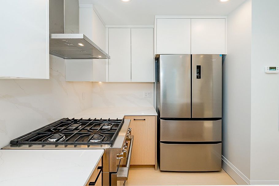 1505 Renfrew Street Vancouver, BC - 15