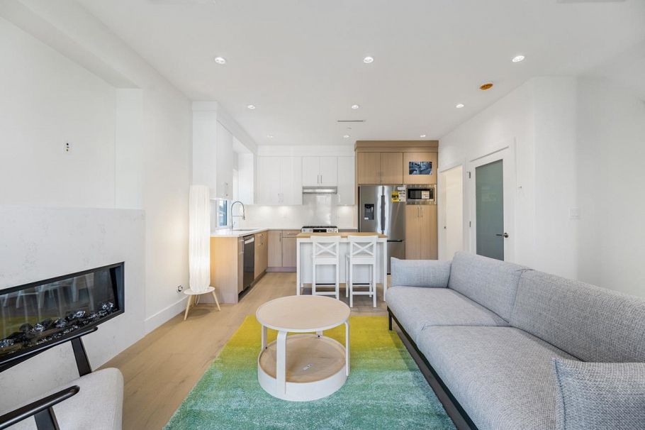 1 366 E 64th Avenue Vancouver, BC - 8