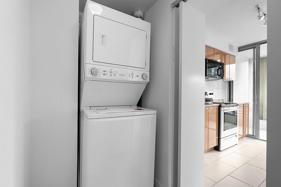 2106 1288 W Georgia Street Vancouver, BC - 16