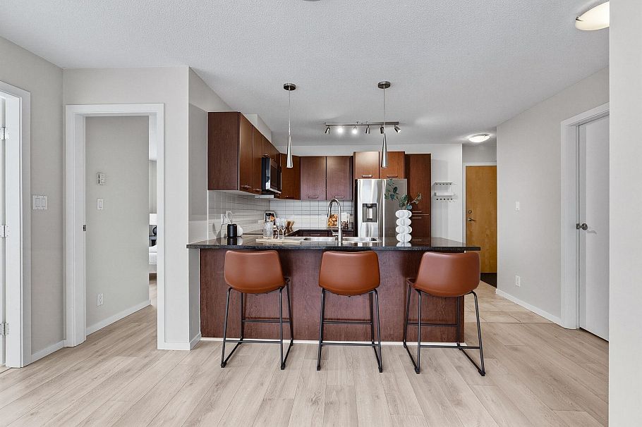 906 1155 Seymour Street Vancouver, BC - 1