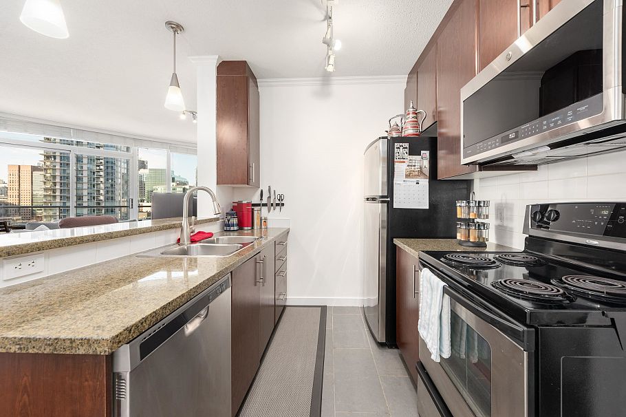 2203 58 Keefer Place Vancouver, BC - 10