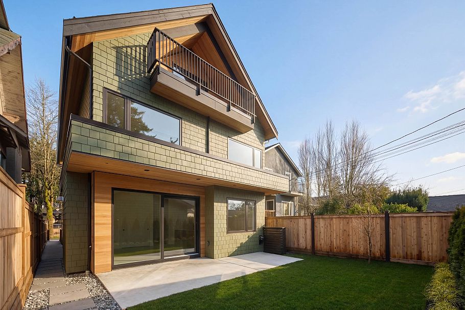 2 2755 W 11th Avenue Vancouver, BC - 1