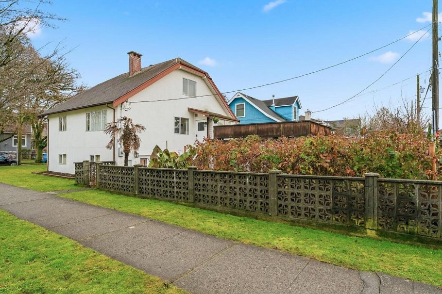 1311 Kamloops Street Vancouver, BC - 25