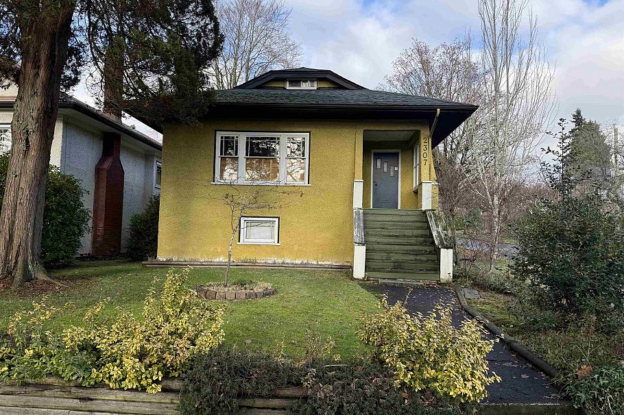 2307 W 47th Avenue Vancouver, BC - 1