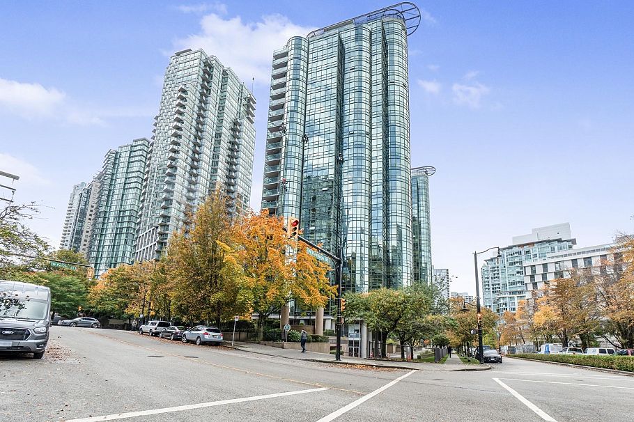 1704 555 Jervis Street Vancouver, BC - 2