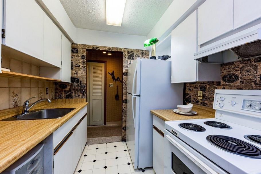 302 250 W 1st Street North Vancouver, BC - 11