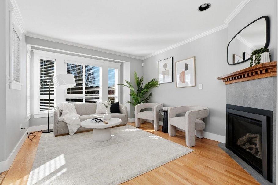 280 E 5th Street North Vancouver, BC - 5