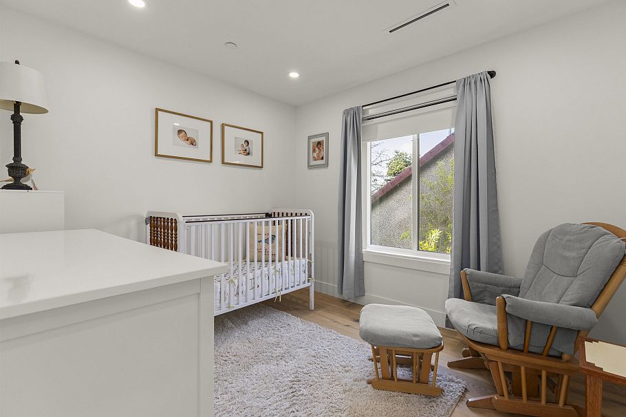 2666 E 6th Avenue Vancouver, BC - 25