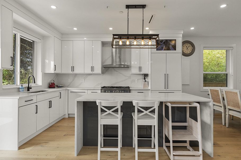 2666 E 6th Avenue Vancouver, BC - 11