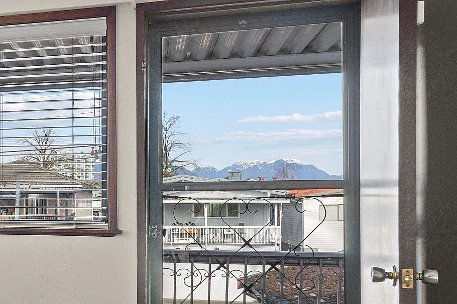 2225 E 35th Avenue Vancouver, BC - 14