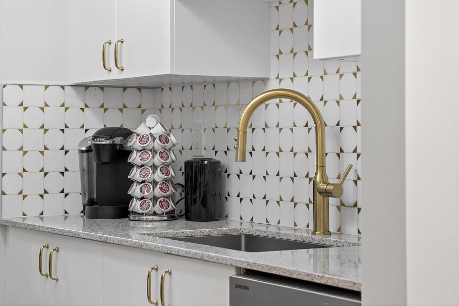 311 1010 Howe Street Vancouver, BC - 6