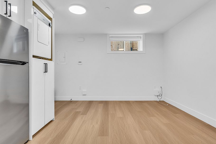 2666 E 6th Avenue Vancouver, BC - 35