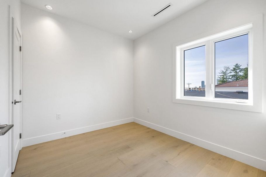 1 366 E 64th Avenue Vancouver, BC - 15