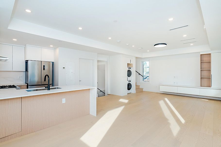 1505 Renfrew Street Vancouver, BC - 10