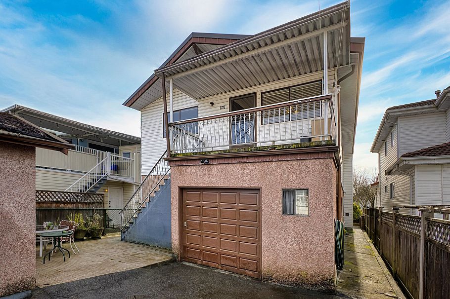 2225 E 35th Avenue Vancouver, BC - 29