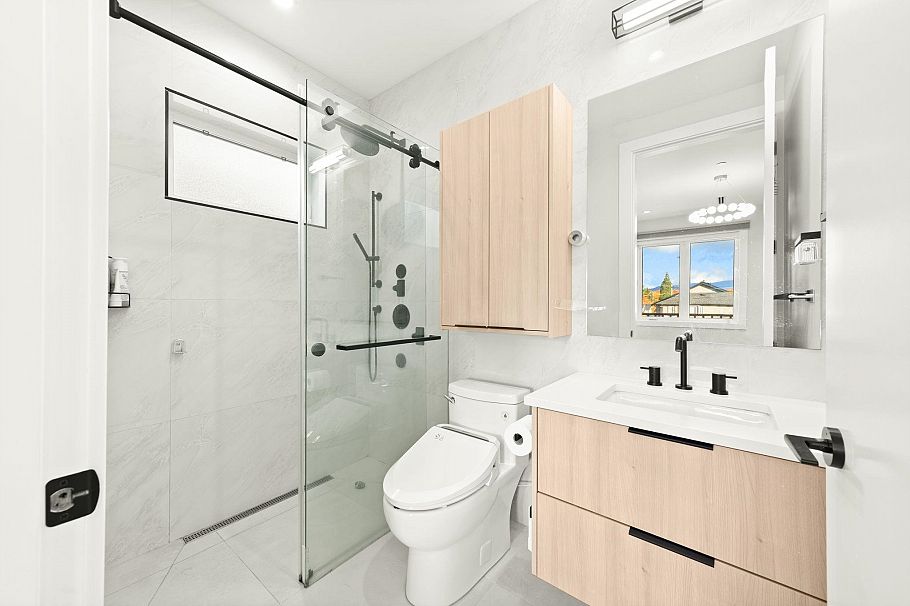 2815 W 19th Avenue Vancouver, BC - 15