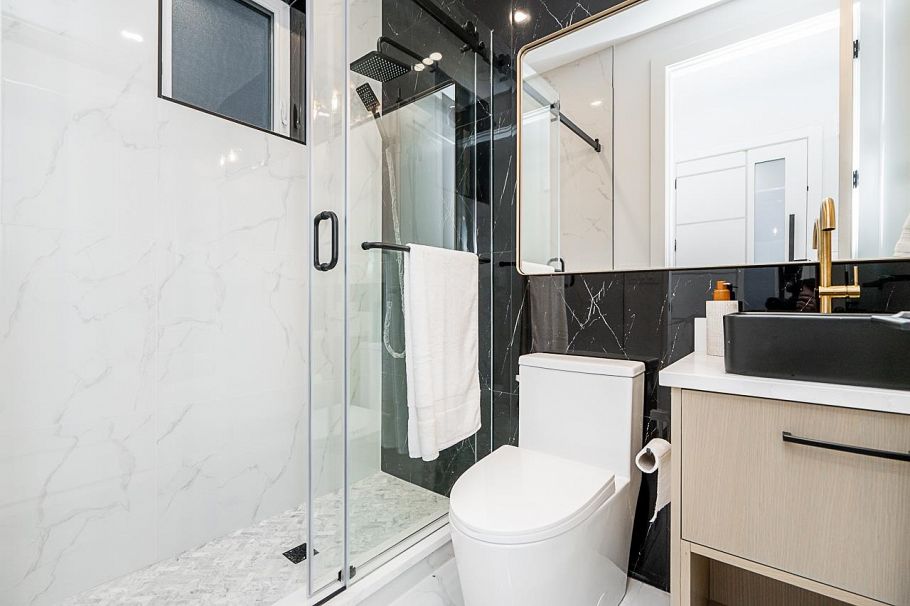 1 2753 Nanaimo Street Vancouver, BC - 14