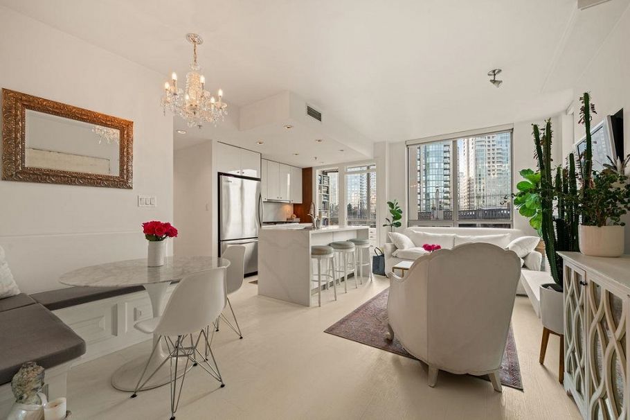 601 1005 Beach Avenue Vancouver, BC - 4