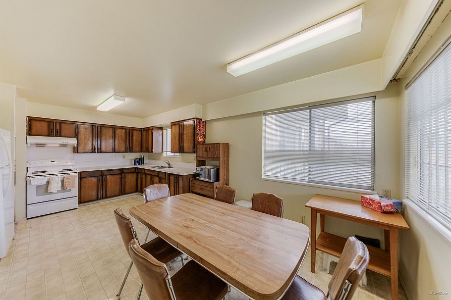 1961 E 50th Avenue Vancouver, BC - 11