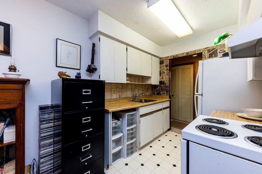 302 250 W 1st Street North Vancouver, BC - 9