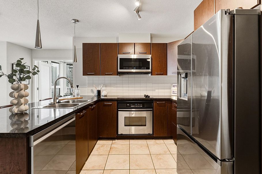 906 1155 Seymour Street Vancouver, BC - 3